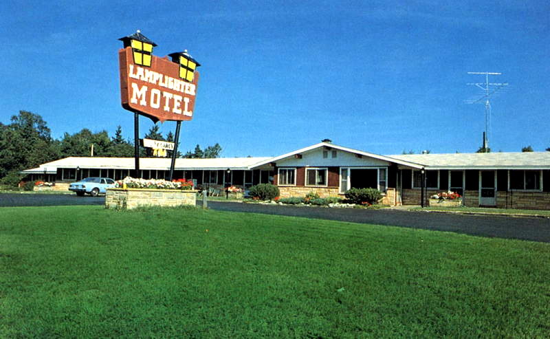 Lamplighter Motel - Old Postcard